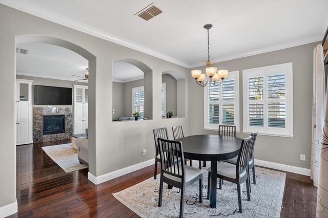 8006 Linda Isle Ln, Sacramento, CA 95831