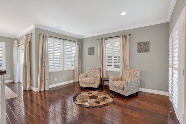 8006 Linda Isle Ln, Sacramento, CA 95831