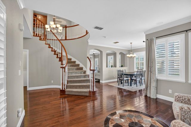 8006 Linda Isle Ln, Sacramento, CA 95831