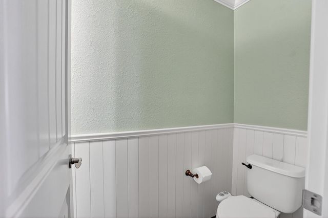 8006 Linda Isle Ln, Sacramento, CA 95831