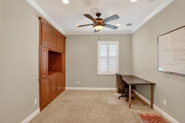 8006 Linda Isle Ln, Sacramento, CA 95831