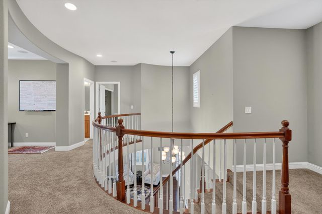 8006 Linda Isle Ln, Sacramento, CA 95831