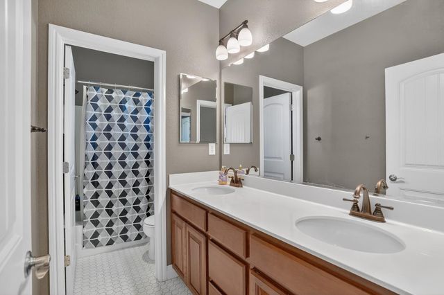 8006 Linda Isle Ln, Sacramento, CA 95831