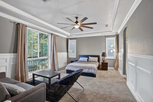 8006 Linda Isle Ln, Sacramento, CA 95831