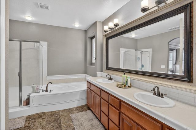 8006 Linda Isle Ln, Sacramento, CA 95831