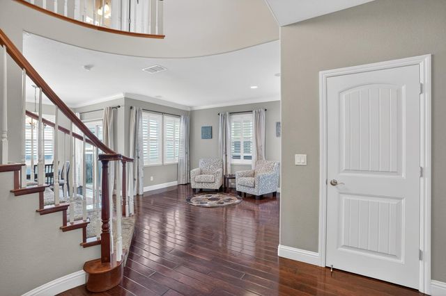 8006 Linda Isle Ln, Sacramento, CA 95831