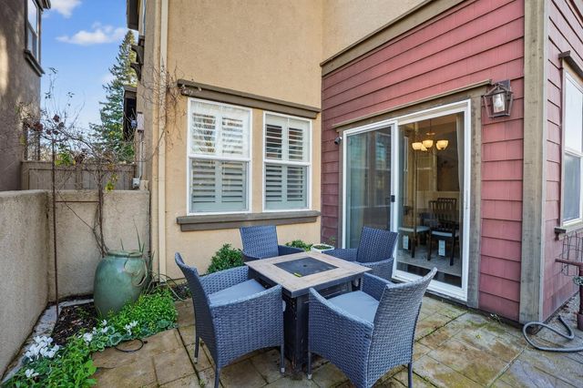 8006 Linda Isle Ln, Sacramento, CA 95831