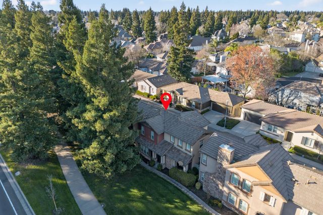 8006 Linda Isle Ln, Sacramento, CA 95831