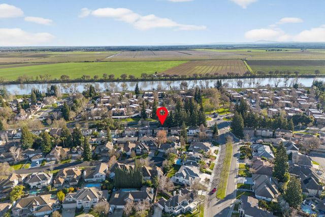 8006 Linda Isle Ln, Sacramento, CA 95831