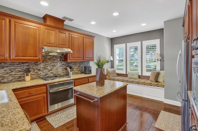 8006 Linda Isle Ln, Sacramento, CA 95831