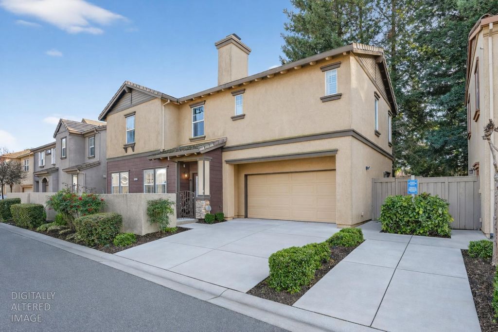 8006 Linda Isle Ln, Sacramento, CA 95831
