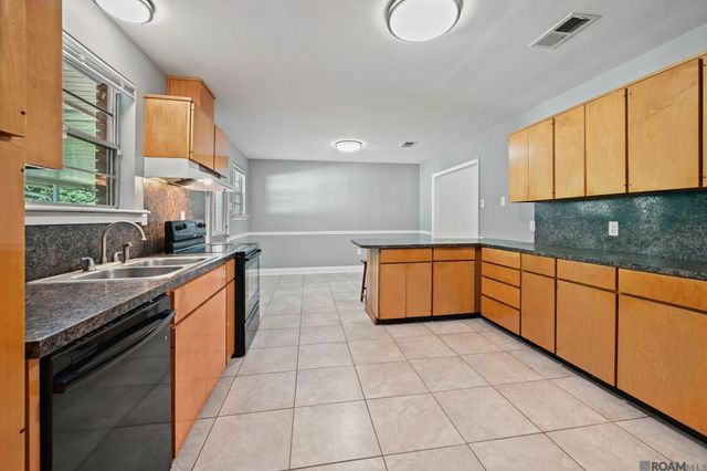 8435 N Essen Heights Ct, Baton Rouge, LA 70809