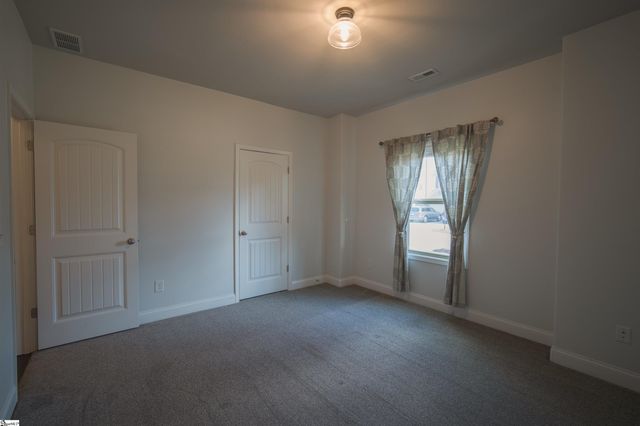 454 Wolfbend Road, Woodruff, SC 29388