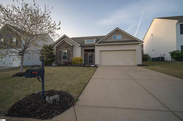 454 Wolfbend Road, Woodruff, SC 29388