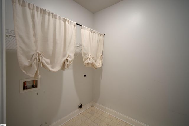 454 Wolfbend Road, Woodruff, SC 29388