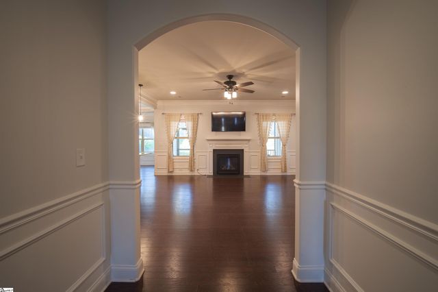 454 Wolfbend Road, Woodruff, SC 29388