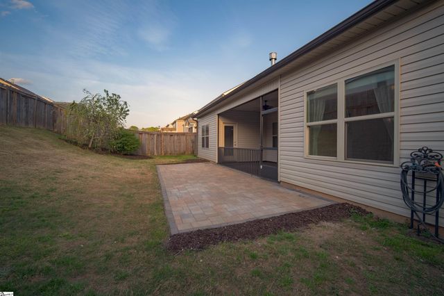 454 Wolfbend Road, Woodruff, SC 29388