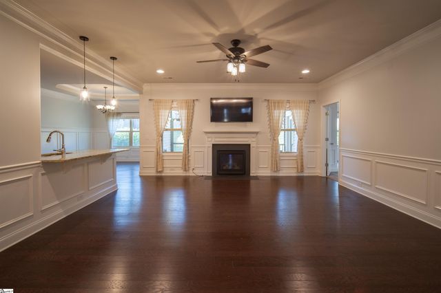 454 Wolfbend Road, Woodruff, SC 29388