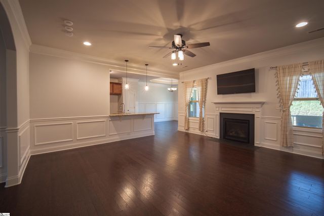 454 Wolfbend Road, Woodruff, SC 29388