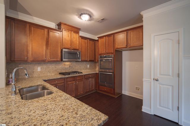 454 Wolfbend Road, Woodruff, SC 29388