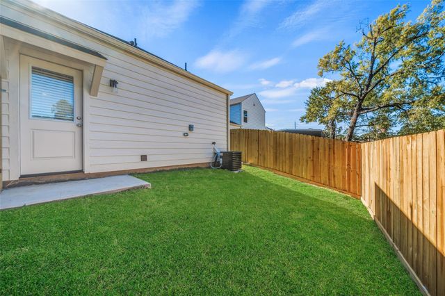 706 W Dallas Street, Conroe, TX 77301