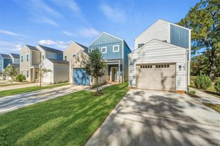 706 W Dallas Street, Conroe, TX 77301