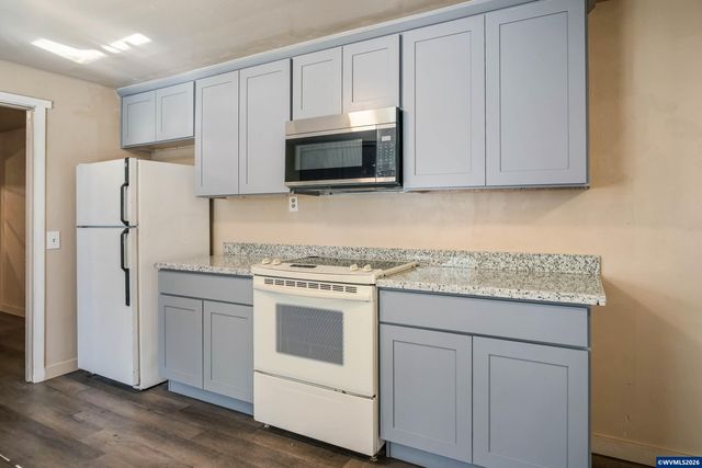 2808-2806 Livingston St NE, Salem, OR 97301