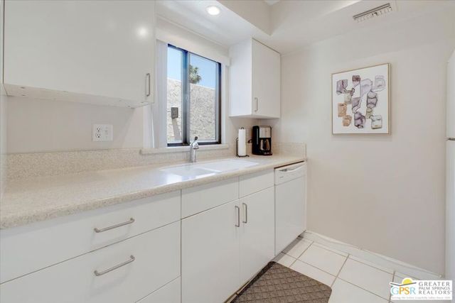 1421 N Sunrise Way 34, Palm Springs, CA 92262