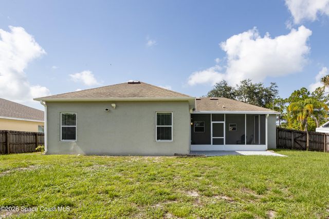 471 Bluefields Street SE, Palm Bay, FL 32909