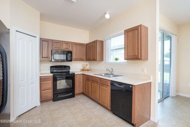 471 Bluefields Street SE, Palm Bay, FL 32909