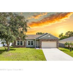 471 Bluefields Street SE, Palm Bay, FL 32909