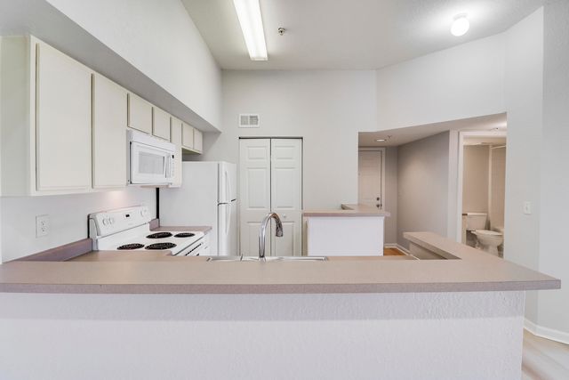 121 SW Palm Dr Apt 306, Port St Lucie, FL 34986