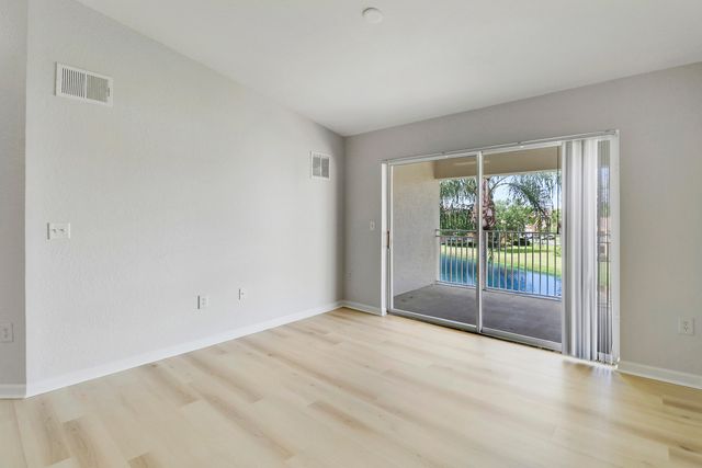 121 SW Palm Dr Apt 306, Port St Lucie, FL 34986