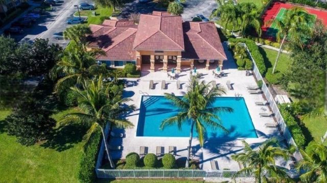 121 SW Palm Dr Apt 306, Port St Lucie, FL 34986
