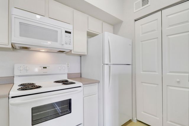 121 SW Palm Dr Apt 306, Port St Lucie, FL 34986