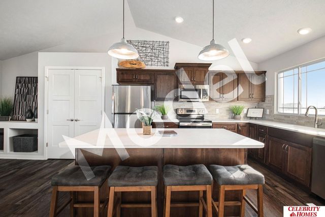 8013 N 113 Street, Omaha, NE 68142