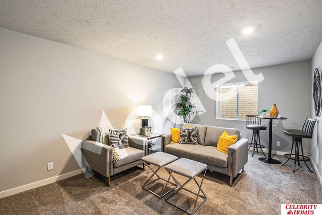 8013 N 113 Street, Omaha, NE 68142