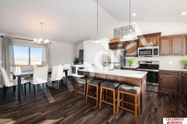 8013 N 113 Street, Omaha, NE 68142