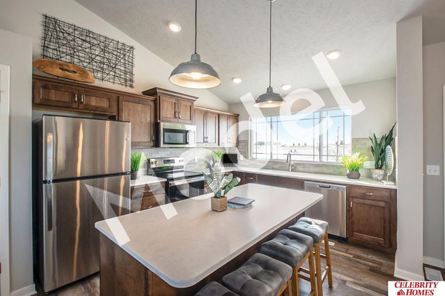 8013 N 113 Street, Omaha, NE 68142