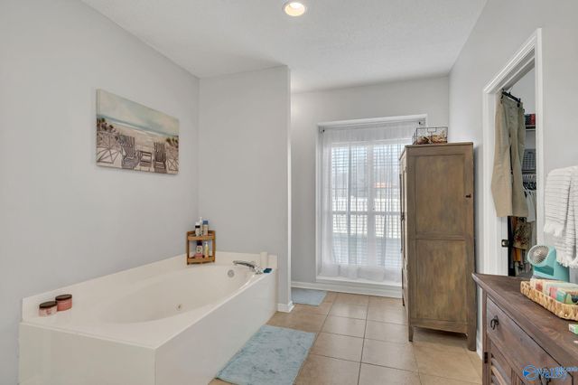 104 Kestrel Court SW, Huntsville, AL 35824