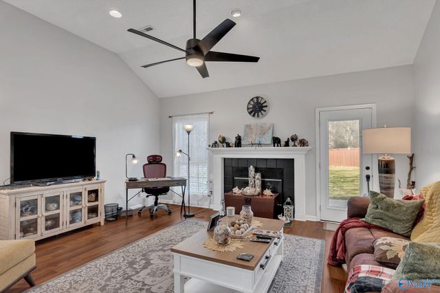 104 Kestrel Court SW, Huntsville, AL 35824