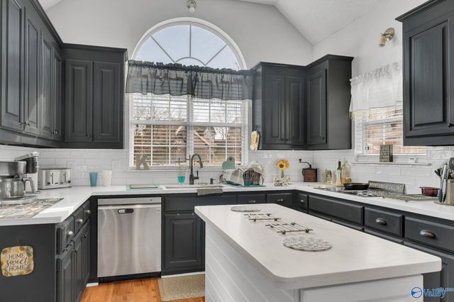 104 Kestrel Court SW, Huntsville, AL 35824