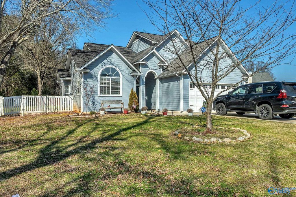 104 Kestrel Court SW, Huntsville, AL 35824