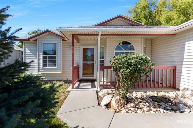 4822 Pioneer Ave, Caldwell, ID 83607