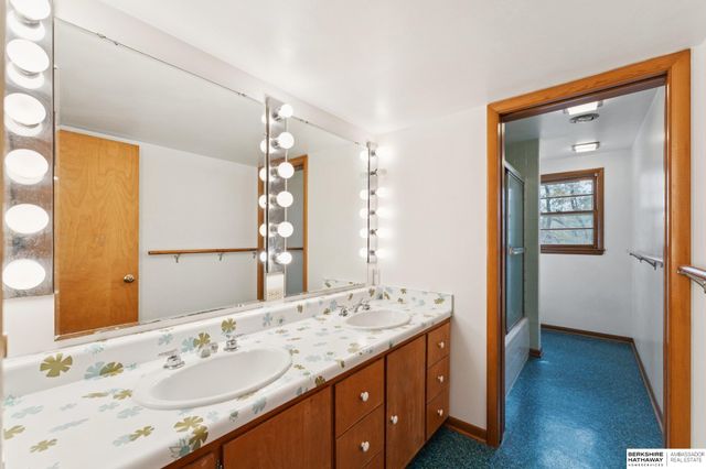 5201 S 77th Street, Ralston, NE 68127