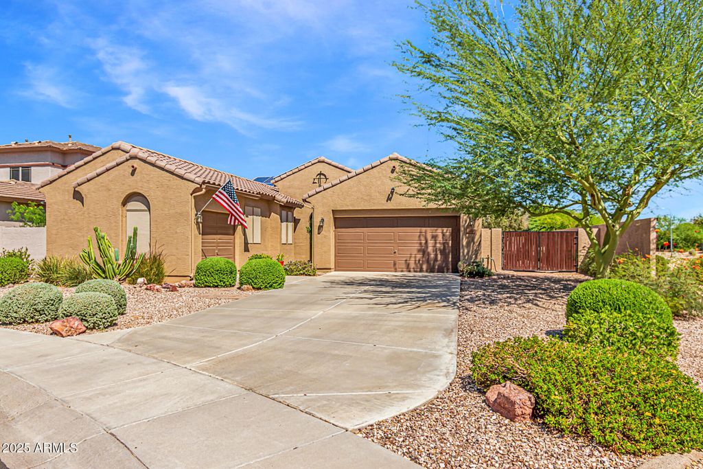 5320 W WINSTON Drive, Laveen, AZ 85339