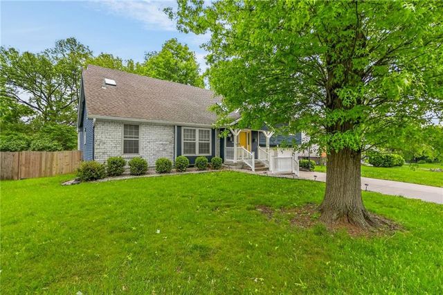 7209 N Woodland Avenue, Gladstone, MO 64118