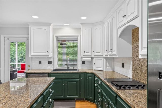 7209 N Woodland Avenue, Gladstone, MO 64118