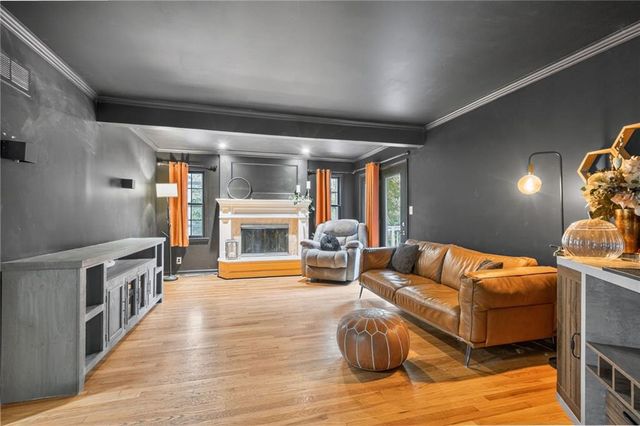 7209 N Woodland Avenue, Gladstone, MO 64118