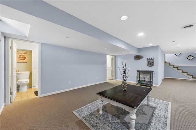 7209 N Woodland Avenue, Gladstone, MO 64118